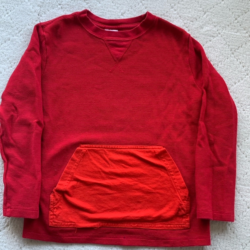 Hanna Andersson Boys size 8 long sleeve waffle t with front pocket.
